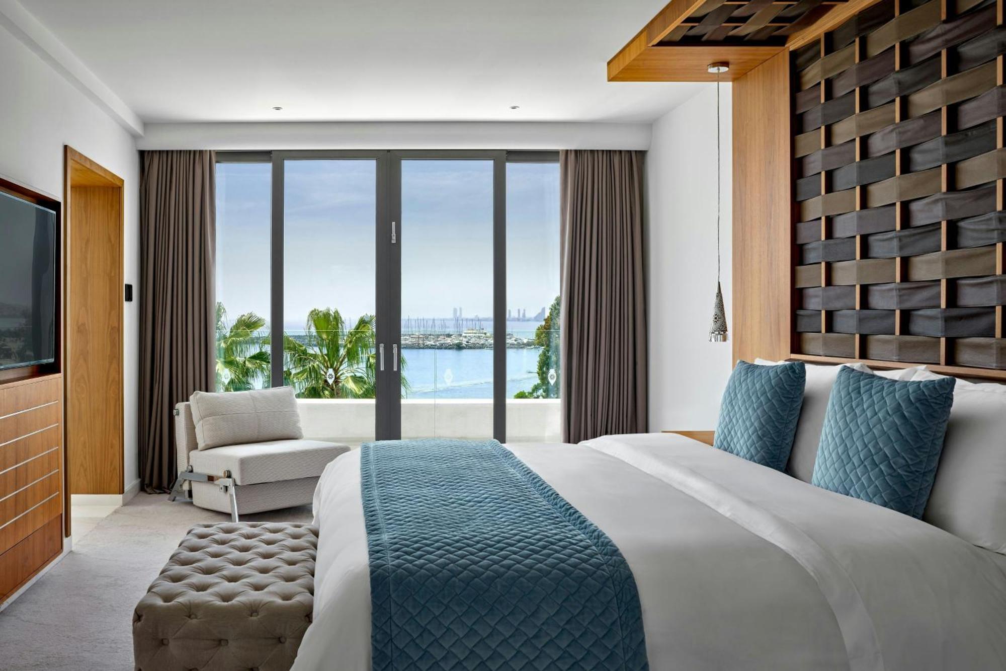 Panoramic 1 Bedroom Larger Suite 1 King Sea view Balcony,1774434343:JPEG